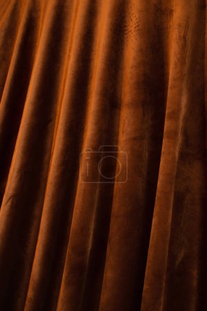 Téléchargez les photos : Fond sombre de rideau de velours classique - en image libre de droit