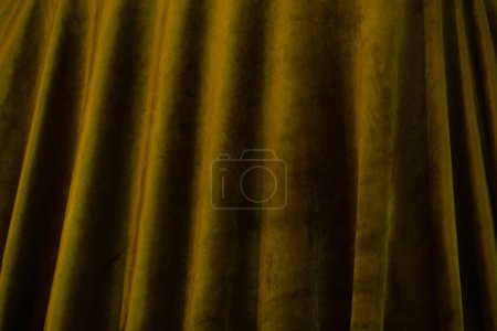 Téléchargez les photos : Fond sombre de rideau de velours classique - en image libre de droit