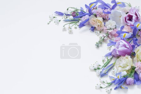 Foto de Hermosas flores de primavera sobre fondo pastel - Imagen libre de derechos