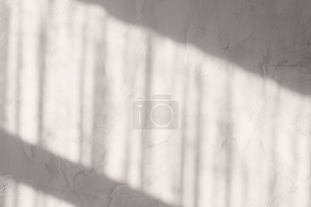 Foto de Pared blanca con luz solar y sombra - Imagen libre de derechos