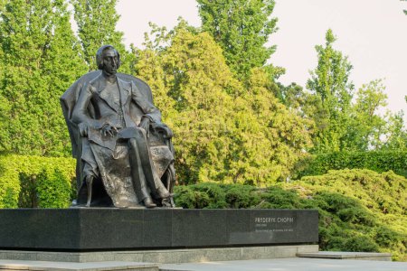 Foto de Wroclaw, Polonia. 05.27..2023. Escultura de un Fryderyk Copin en el parque verde - Imagen libre de derechos