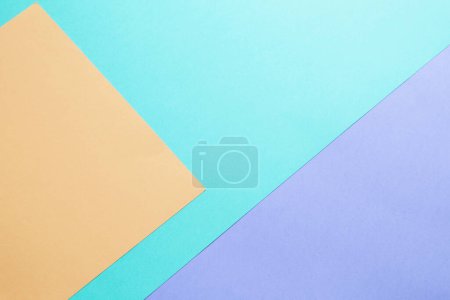 Téléchargez les photos : Fond géométrique abstrait avec papier couleur - en image libre de droit