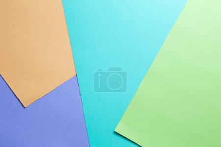 Téléchargez les photos : Fond géométrique abstrait avec papier couleur - en image libre de droit