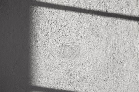 Téléchargez les photos : Fond de mur avec ombre et lumière du soleil - en image libre de droit