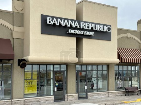 Téléchargez les photos : Windsor, Canada - Le 27 mars 2024 : Magasin Banana Republic Factory à Gilroy Premium Outlets, Gilroy, CA. - en image libre de droit