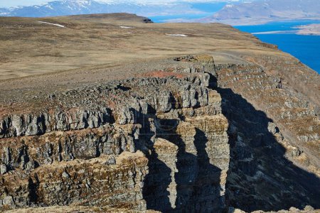 Téléchargez les photos : Iceland scenery from Akrafjall, Akranes, Rugged mountain landscape - en image libre de droit