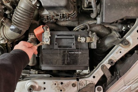 Reconnecting car starter battery terminal after replacing dead battery with a new one