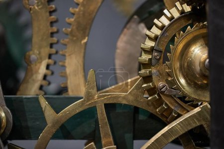 Vieux mouvement horloge tour détails mécaniques de travail