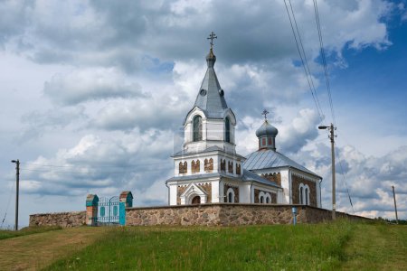 Foto de Antigua iglesia ortodoxa antigua de la Ascensión, Yarshevichi, distrito de Volozhin, región de Minsk, Bielorrusia. - Imagen libre de derechos