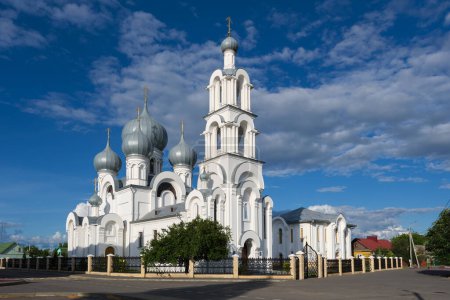 Foto de Antigua iglesia ortodoxa de los Santos Apóstoles Pedro y Pablo, Bereza, región de Brest, Bielorrusia. - Imagen libre de derechos