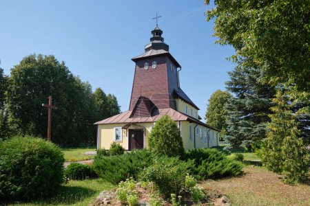 Téléchargez les photos : Ancienne église de la tutelle de la Mère de Dieu à Dailidki, district d'Ostrovets, région de Grodno, Biélorussie. - en image libre de droit