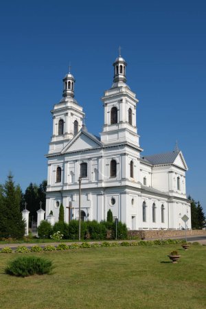 Téléchargez les photos : L'ancienne église catholique de Saint André l'Apôtre à Lyntupy, région de Vitebsk, Biélorussie. - en image libre de droit