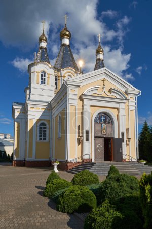 Foto de Antigua Catedral de San Alejandro Nevski en la ciudad de Kobrin, región de Brest, Bielorrusia. - Imagen libre de derechos