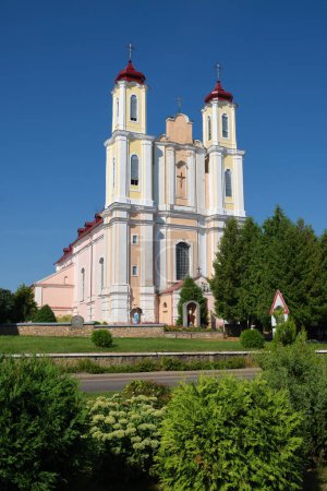 Foto de Antigua iglesia católica de San Jorge en Vornyany, región de Grodno, distrito de Ostrovets, Bielorrusia. - Imagen libre de derechos