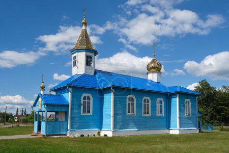 Foto de Antigua iglesia antigua de la intercesión de la Virgen María, Revyatichi, distrito de Beryoza, región de Brest, Bielorrusia. - Imagen libre de derechos