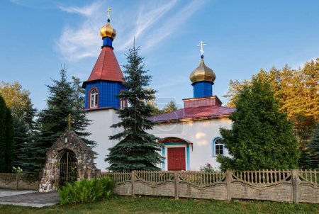 Foto de Antigua iglesia antigua de la Transfiguración del Señor, pueblo de Zanaroch, región de Minsk, distrito de Myadel, Bielorrusia. - Imagen libre de derechos