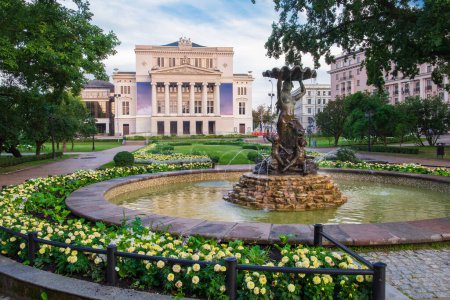 Téléchargez les photos : Opéra national letton, Riga, Lettonie
. - en image libre de droit