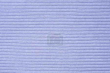 Foto de Fondo de punto azul de hilos de lana o algodón. Textura abstracta de una superficie de tejido de punto de lavanda pastel. - Imagen libre de derechos