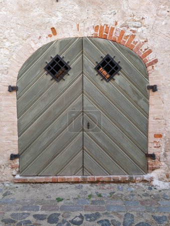 Foto de Antigua puerta de madera antigua. Puerta de entrada Vintage. - Imagen libre de derechos