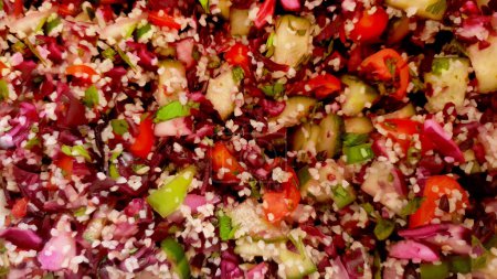 Téléchargez les photos : Délicieuse salade fraîche et saine - en image libre de droit