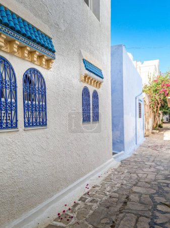 Téléchargez les photos : Rue dans la médina de Hammamet, Tunisie - en image libre de droit
