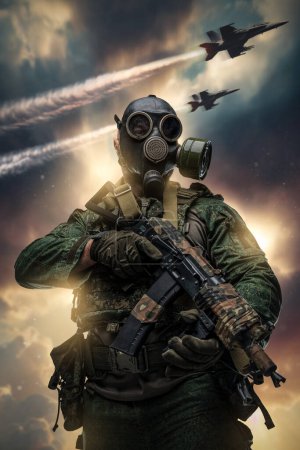 Foto de Obra de arte de soldado de las fuerzas armadas rusas vestido con uniforme y máscara de gas en el cielo. - Imagen libre de derechos