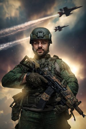 Téléchargez les photos : Oeuvre de l'homme militaire avec uniforme de camouflage tenant fusil dans le ciel avec des avions - en image libre de droit