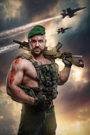 Foto de Arte de militar con construcción muscular y rifle en el cielo con aviones militares. - Imagen libre de derechos