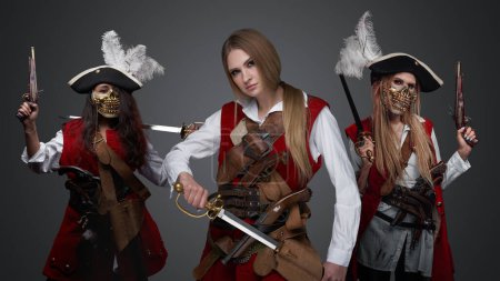 Téléchargez les photos : Shot of glamour female pirates dressed in stylish antique clothes looking at camera. - en image libre de droit