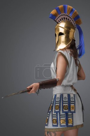 Téléchargez les photos : Portrait of greek female spearman dressed in light armor and golden helmet. - en image libre de droit