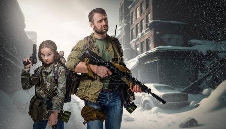 Foto de Obra de arte de joven y militar sosteniendo armas contra la ciudad nevada. - Imagen libre de derechos