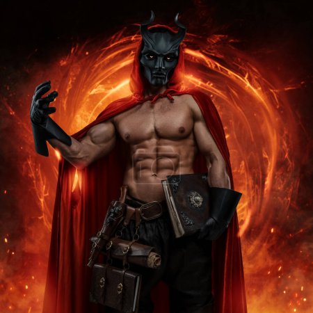 Porträt eines mystischen Zauberers mit muskulöser Statur und gehörnter Maske vor dunklem Hintergrund.