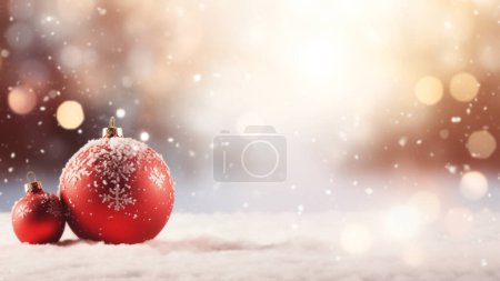 Foto de Dos adornos rojos de Navidad cubiertos de copos de nieve sobre un fondo claro bokeh - Imagen libre de derechos