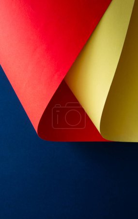 Composition abstraite d'art du papier coloré
