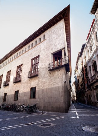 Téléchargez les photos : View of the famous building called Palacio Condestable de Pamplona - en image libre de droit