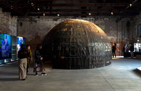 Foto de Venice, Italy - April 18, 2024: The installation titled Everything Precious for the Pavilion of Benin with the artists Chlo Quenum, Moufouli Bello, Ishola Akpo, Romuald Hazoum at the Arsenale during the 60th International Art exhibition of Venice - Imagen libre de derechos