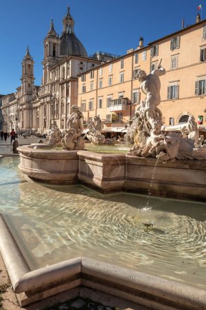 Foto de Roma, Italia- Noviembre 2022: Fuente Quatro Fiumi en Piazza Navona - Imagen libre de derechos