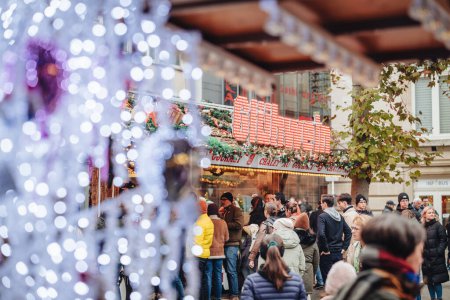 Téléchargez les photos : Luxembourg - Novembre 2022 : La saison du marché de Noël dans la ville - en image libre de droit