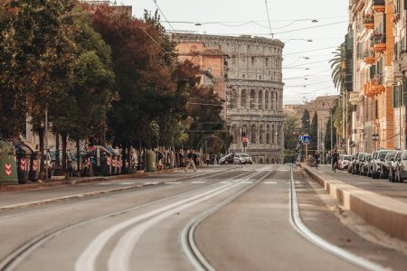 Téléchargez les photos : Rome, Italie- Novembre 2022 : La belle architecture de l'arène romaine du Colisée - en image libre de droit