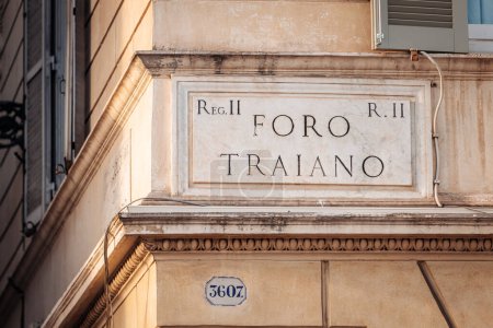 Foto de Roma, Italia- Noviembre 2022: La hermosa Colonna Trainana por el Fori Imperiali parc - Imagen libre de derechos