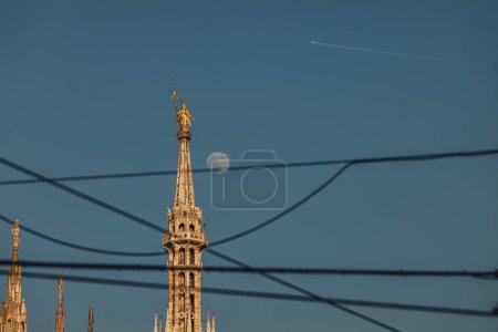 Téléchargez les photos : Milan, Italie - Mars 2023 : La merveilleuse cathédrale du Duomo dans la ville - en image libre de droit