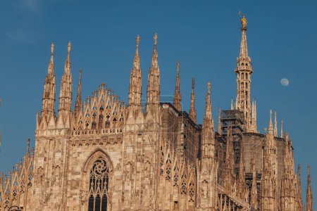 Téléchargez les photos : Milan, Italie - Mars 2023 : La merveilleuse cathédrale du Duomo dans la ville - en image libre de droit