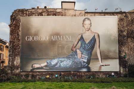 Téléchargez les photos : Milan, Italie - Mars 2023 : Panneau de Giorgio Armani dans la ville - en image libre de droit