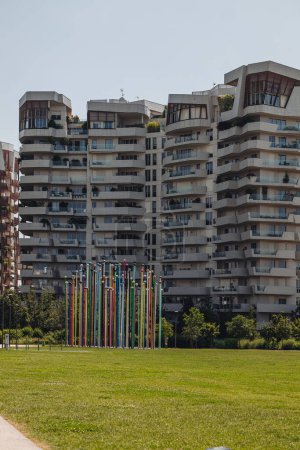 Téléchargez les photos : Milan, Italie - Juin 2023 : Belle architecture moderne dans le célèbre quartier appelé City Life - en image libre de droit