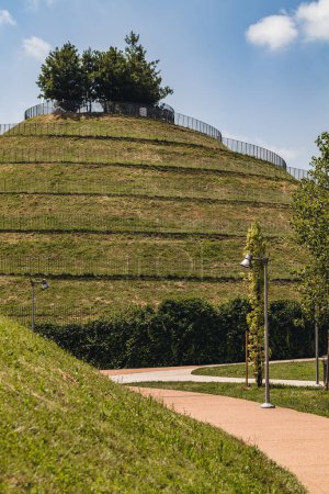 Téléchargez les photos : Milan, Italie - Juin 2023 : Parc naturel Alfa Romeo dans le quartier Portello - en image libre de droit