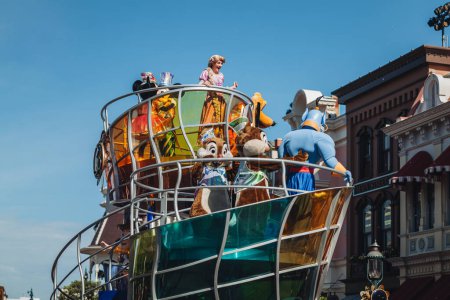 Téléchargez les photos : Paris, France- Septembre 2023 : Défilé des personnages au parc d'attractions Disneyland - en image libre de droit