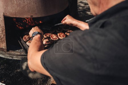 Téléchargez les photos : Rencontre de cuisine sur un barbecue - en image libre de droit