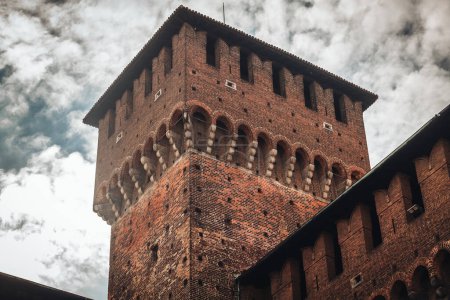 Foto de Milán, Italia - Octubre 2023: La maravillosa arquitectura de Castello Sforzesco - Imagen libre de derechos