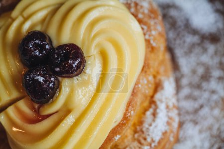 Téléchargez les photos : Zeppola, une pâtisserie italienne traditionnelle pour célébrer la fête des pères - en image libre de droit