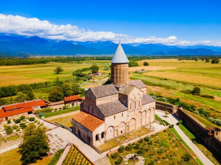 Complejo Monasterio Alaverdi vista panorámica aérea en Kakheti. Kakheti es una región del este de Georgia con Telavi como capital.